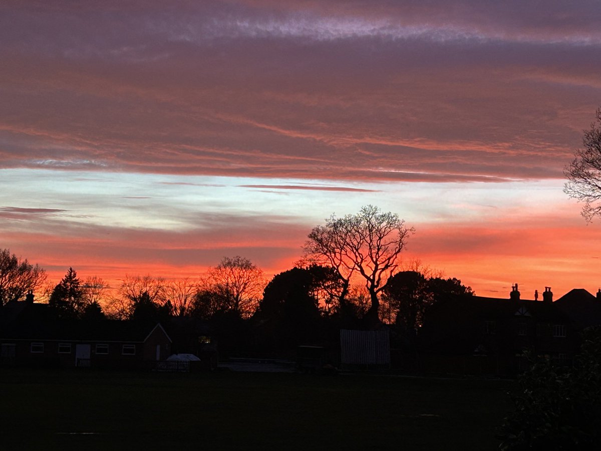 StanAspinall's tweet photo. One of those great sunsets over STCC tonight 🏏🏏 https://t.co/V9Z66boxXY