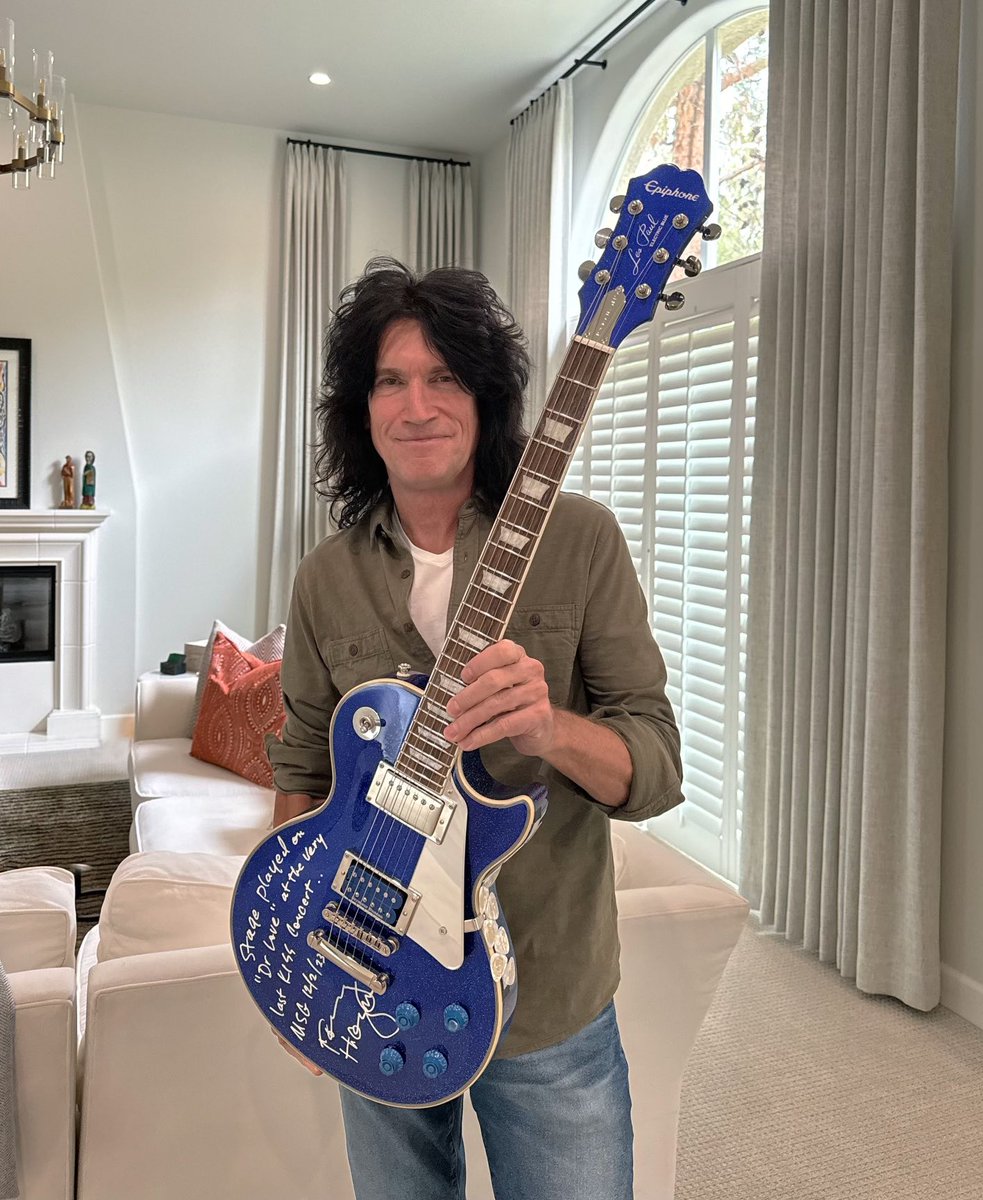 I played this guitar on “Calling Dr Love” at Madison Square Garden KISS’s final show on December 2, just signed it for my buddy Rory Rosegarten !