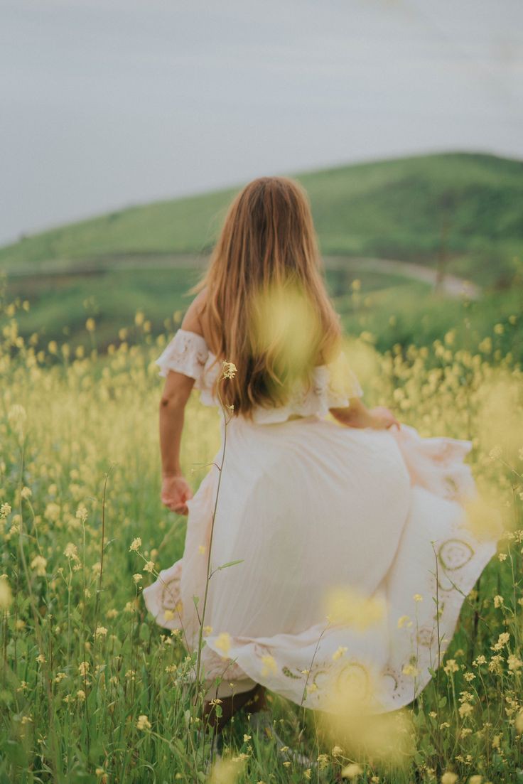 Molti pensieri ho pensato nel silenzio, molte canzoni ho composto dentro di me. E su questa terra, questa cupa terra, sono felice per aver respirato e vissuto (S. Esenin)
⭐️
Felice sera a tutti 🥂
⭐️
⭐️