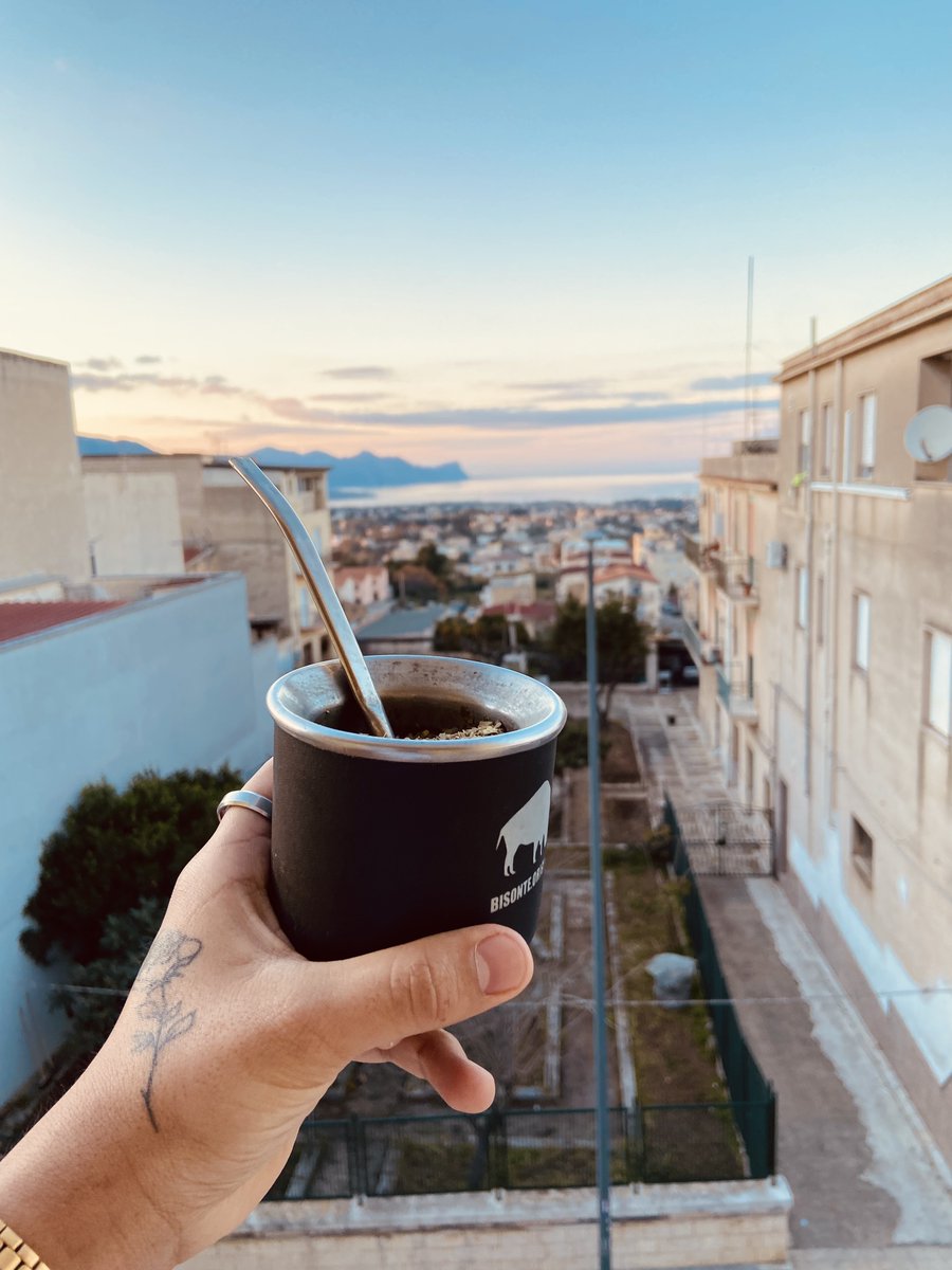 alan_rodriz's tweet photo. Tu y yo unos mates y el mar, pensalo 🇮🇹🧉✨ https://t.co/UdOj0nSdOr
