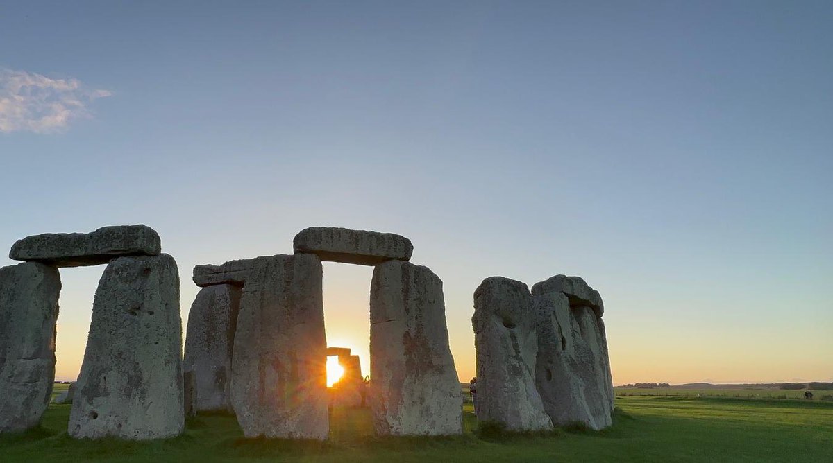Sunset at Stonehenge this evening. Imbolc blessings. 🔥#Imbolc #Oldways #StBrigidsday #Pagan #celtic