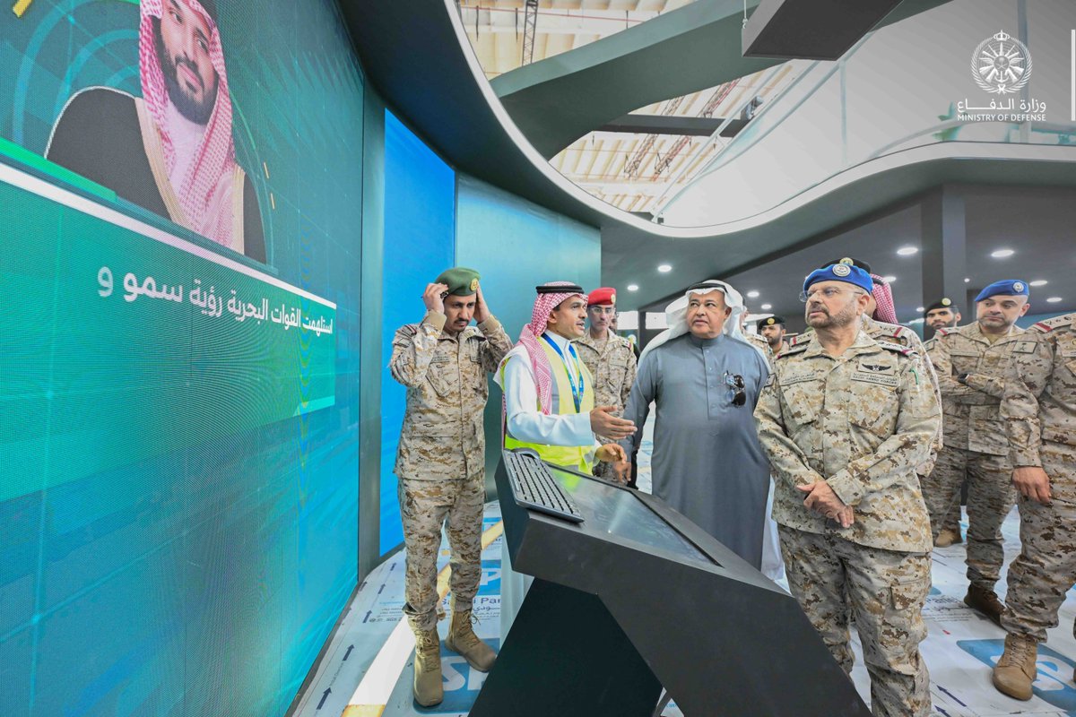 Maaalnews's tweet photo. رئيس هيئة الأركان العامة يقف على استعدادات مشاركة وزا��ة الدفاع في #معرض_الدفاع_العالمي_2024 
https://t.co/0TiS0gHta8 https://t.co/ulgULsIBYM