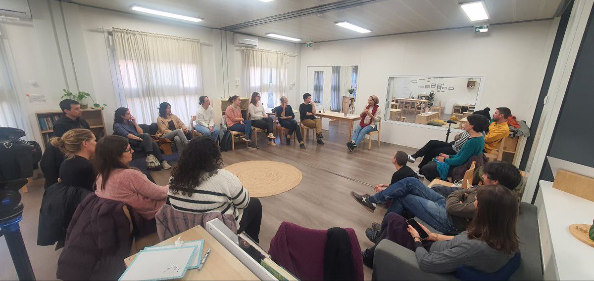 AFAXirinacs's tweet photo. Interessantíssima xerrada de @miriamhatibi a @exirinacs sobre com conviure amb la diferència, organitzada per @afaxirinacs 🙌 https://t.co/88Gvjv9yBJ