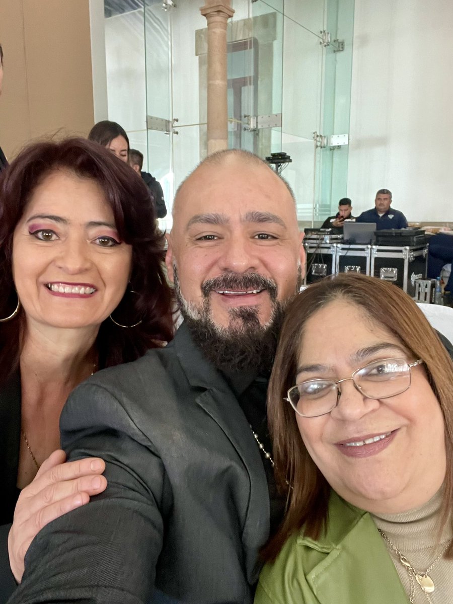 mtro_guerrero's tweet photo. Presente en la Segunda Sesión Ordinaria e instalación de la Comisión Permanente del Comité de Planeación para el Desarrollo del Estado de Durango (COPLADE) acompañado de grandes mujeres!
@EquipoEducacion 
@CaritasGuadi @LolitaRomero45 https://t.co/8DTGcJqzBH