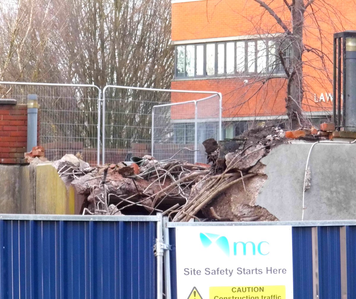 CrewePov's tweet image. Carbon-releasing and energy-using demolition underway on behalf of Cheshire East who claim to be &apos;green&apos;. #Crewe #RetroFirst #CarbonZero