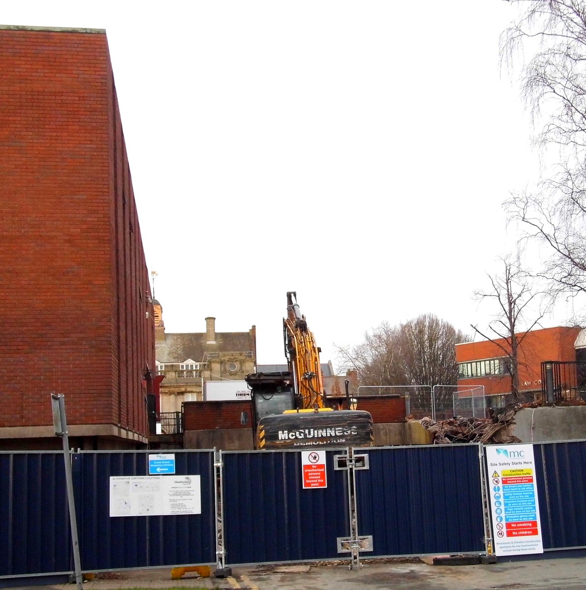 CrewePov's tweet image. Carbon-releasing and energy-using demolition underway on behalf of Cheshire East who claim to be &apos;green&apos;. #Crewe #RetroFirst #CarbonZero