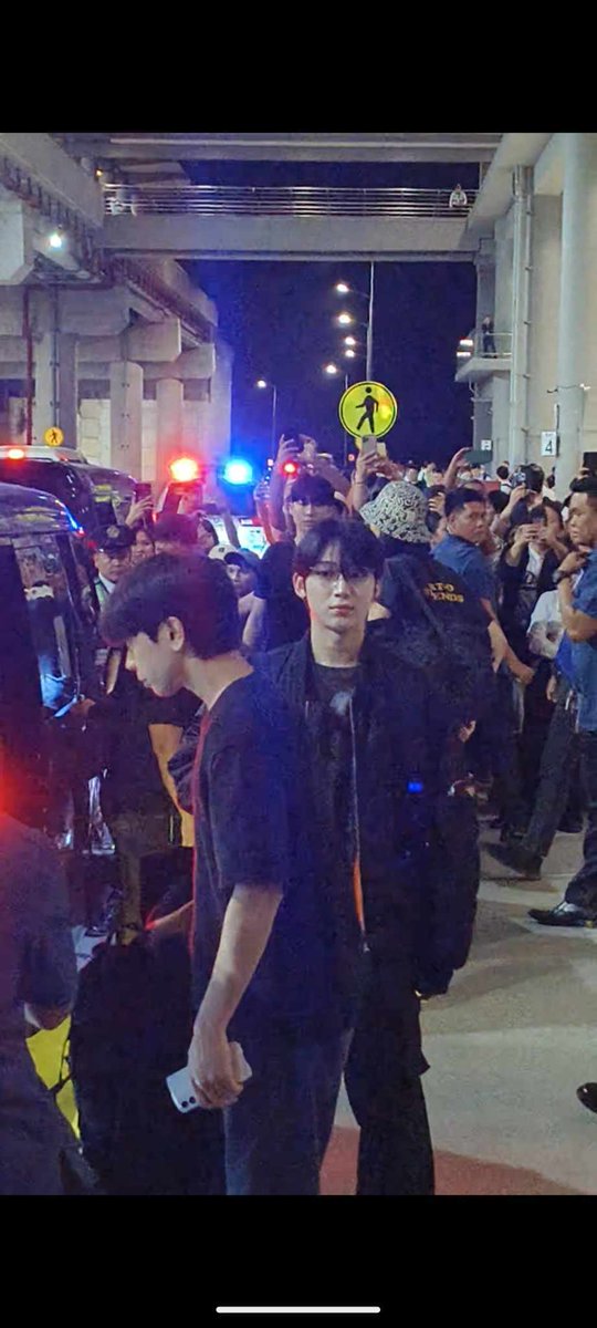 ultyoojimin's tweet photo. KIM SUNOO JUST STANDING THERE AND LOOKING ABSOLUTELY FCKING GORGEOUS. HE IS THE EPITOME OF BEAUTY https://t.co/U5hde8F1L8