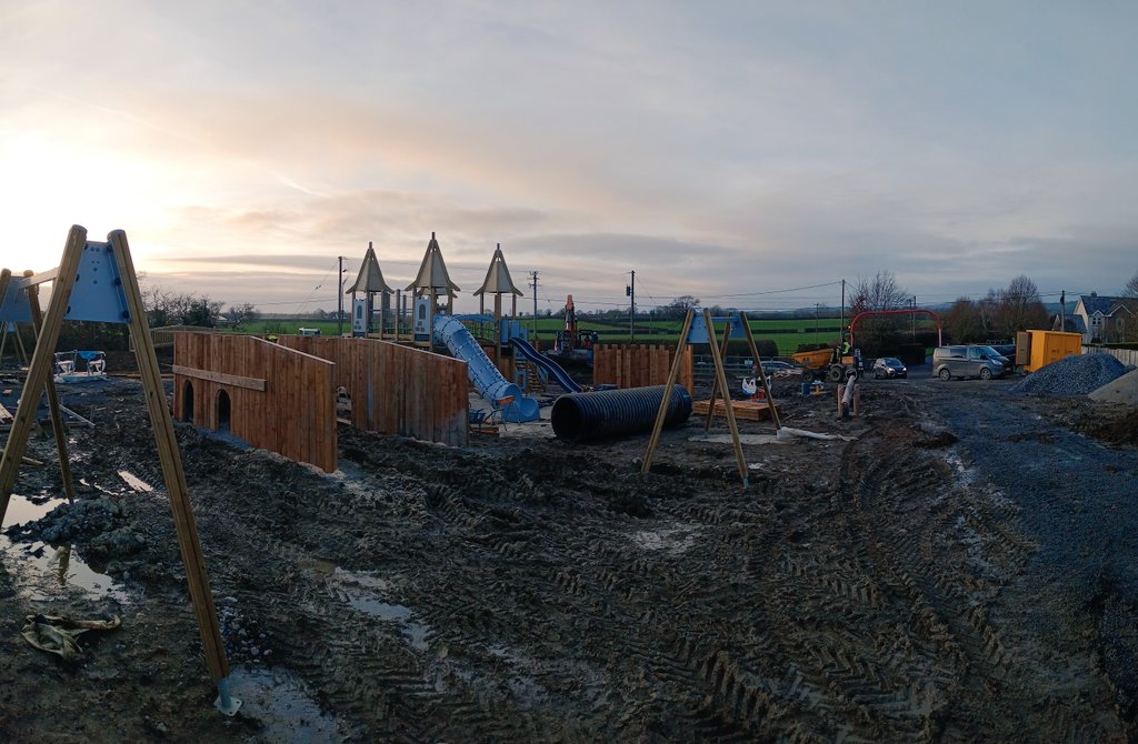 kennymick74's tweet photo. What a difference a few days make. The fortress around the castle is looking fantastic &amp; will be great fun for all. I loved the tunnels running under the battlements. Our outdoor hub will be one of the best in Ireland. Please keep supporting the hub. 
https://t.co/q2ttwLpQUA https://t.co/dLMg3u2tJc