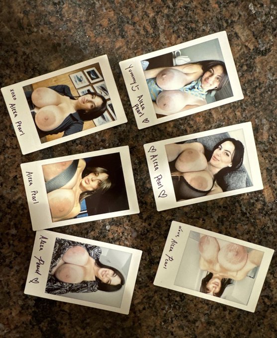 Who wants one? ?❤️
You can be naughty and hold me in your wallet… 

Subscribe for 50% off 
https://t