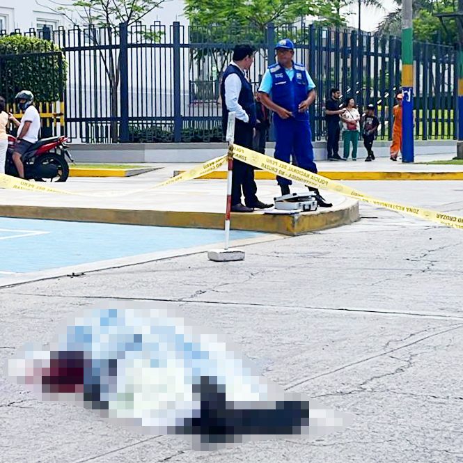 mplimanorte's tweet photo. El fiscal provincial José Cornelio Castilla Cisneros informó que se viene realizando el levantamiento de cadáver junto al médico legista y la Unidad de Investigación de Accidentes de Tránsito (#UIAT) de la #PNP (2/2). https://t.co/WuBL5dCU0d