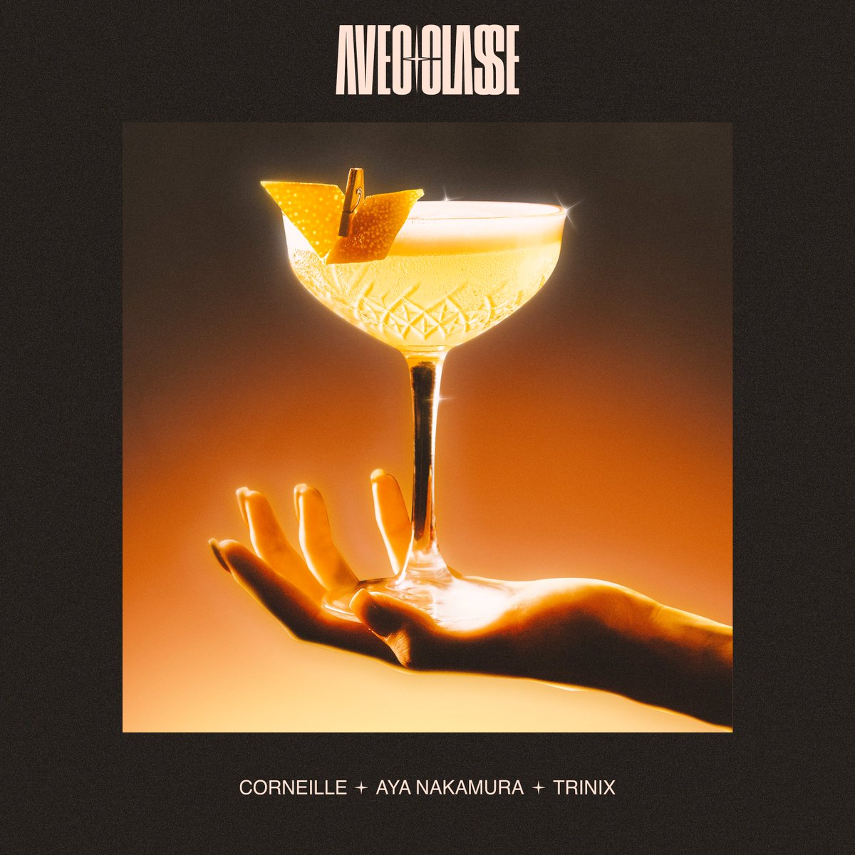 Je pose ça là seulement… Ce soir à minuit… Santé! 🥂 🎧corneille.lnk.to/AvecClasse #AvecClasse @AyaNakamuraa @TrinixMusic