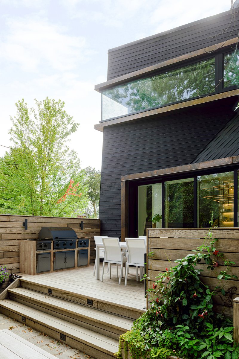 craigitect's tweet photo. Here is another look at our #WithrowPark addition! A modern twist on tradition, the dark cladding and angled windows breathe new life into this classic brick home.
#craigitect
#architecturaldesign
#modernarchitecture
#torontoarchitecture
#additionarchitecture
#sustainabledesign https://t.co/YfxoHdIrbb