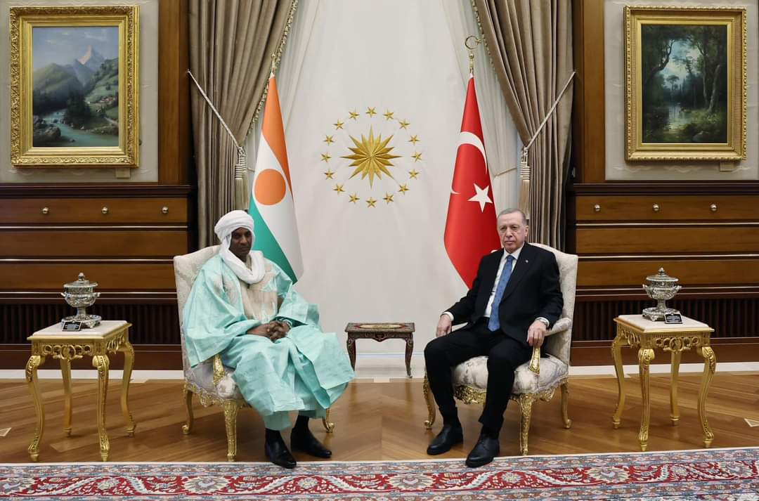 AESinfos's tweet photo. #AESinfo | #Niger 🇳🇪🫱🏻‍🫲🏽🇹🇷 #Turquie
Le Premier ministre nigérien, Ali Mahamane Lamine Zeine, a été reçu aujourd'hui par le Président turc, Recep Tayyip Erdoğan, au Palais présidentiel. https://t.co/xwQHfpmzAn