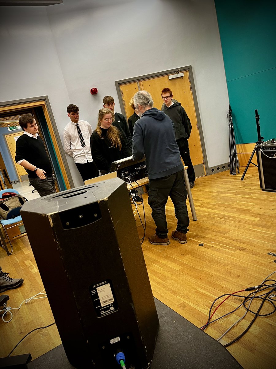 Fantastic to have pupils from @Bellbaxter_HS in our @fifecollege recording studios! Great to see their creativity using some of our outstanding facilities and equipment. 👏🏻👏🏻👏🏻