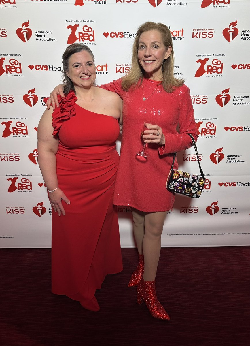 AnnCaprioDNP's tweet photo. Amazing night with phenomenal advocacy for @GoRedForWomen at the #RedDressCollection. Heart disease and stroke can be prevented. Know your risks and the signs and symptoms!! @AHANewYork https://t.co/levHzKWEjB
