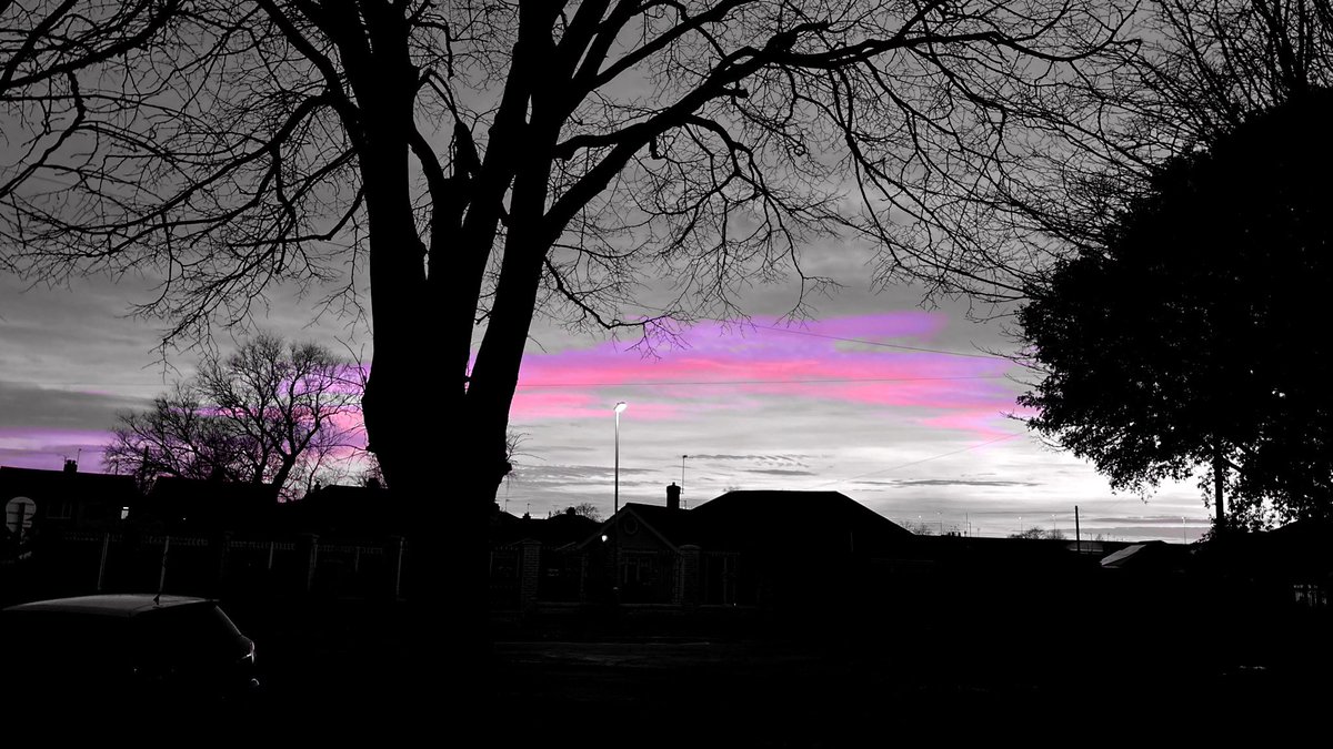S0UNDK1LLAH66's tweet photo. Tonight's #AfterSunset #shotoniphone using #Adobe #PSCamera app. With various filters. Just to be a little different.
#photography 
#GorlestonOnSea
#Norfolk
#greatyarmouth
#WeatherUpdate 
#skyscapes 
 1/2 https://t.co/uijU8Tryyn