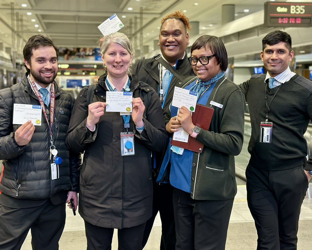 We are never short of AMAZING smiles in Denver as we are connecting the 🌍 @StephenStoute 👀 at TEAM DEN go 🙂 @vjpassa #GoodLeadsTheWay 🛫 from take off to landing we have a smile you! @DENJT21 #DENCSSmiles ✈️ @mcgrath_jonna