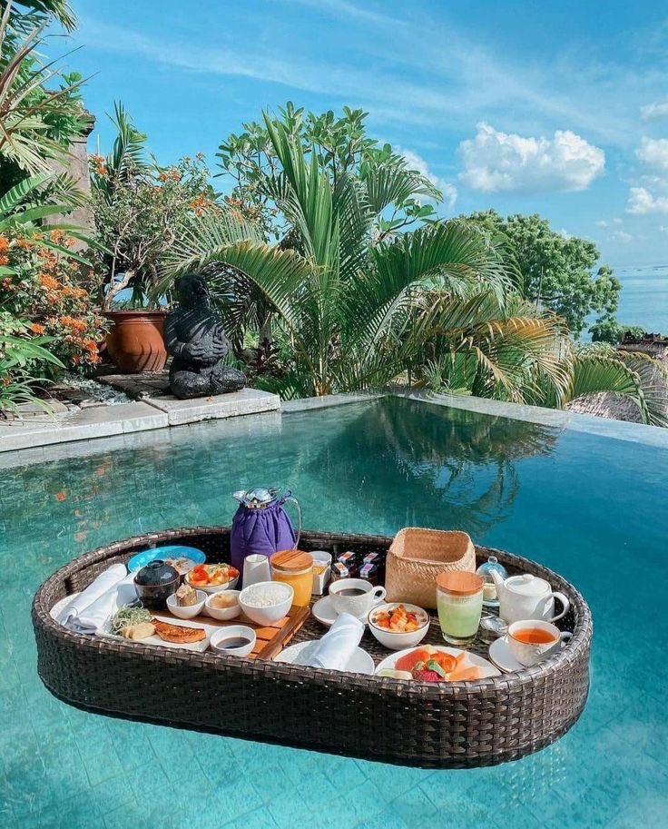 RattanChairs's tweet photo. @Dmindtherapist Floating trays available on pre order, available in different designs. production takes 1 week after payment 

Price: 60,000
Location: Abuja
Delivery nationwide 
Kindly retweet if this pop on your timeline https://t.co/4Nf5FCAiHU