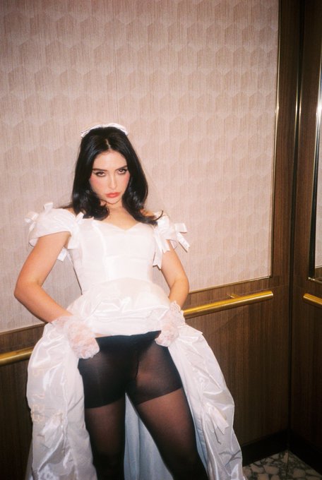 no husband? no problem! I&rsquo;d love to be a bride for the aesthetic ✨ https://t.co/86MOXq3FD8<a href="/tag/420day"class="tags"><span>#420day</span></a>