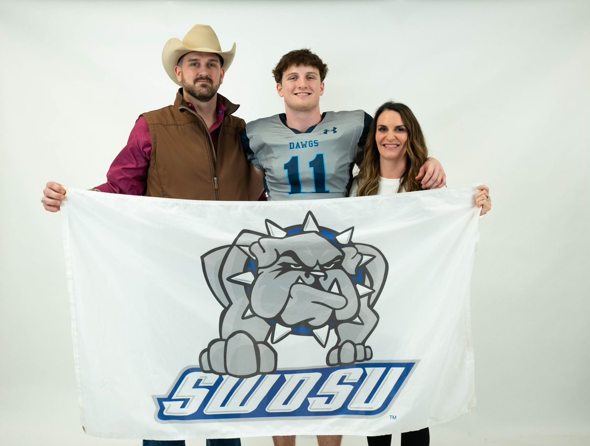 ethanr1107's tweet photo. #AGTG 
COMMITTED⚪️🔵
I am grateful to continue my academic and athletic career @SWOSUFootball! I want to thank God, my parents, family, friends, and all of my coaches and teammates over the years! @coachrice_4 @Coach_Jeffreys @Coach5000Watts @seancooper_C4 @C4SportOklahoma @FootballLeonard @CoachJDozier