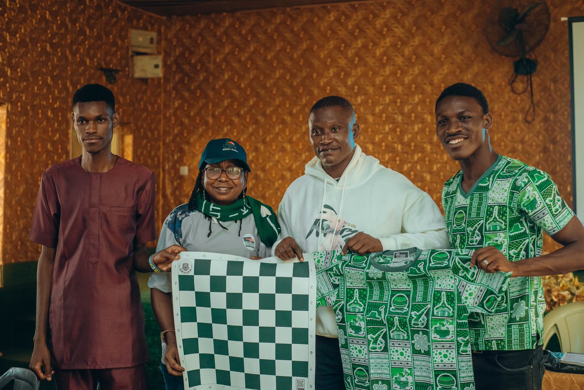 IKORODUCHESS's tweet photo. As we played the game of chess we refreshed ourselves with the drink by @GingerUpNg to refresh our spirit.

We are grateful for their support. https://t.co/sm7PITyPZt