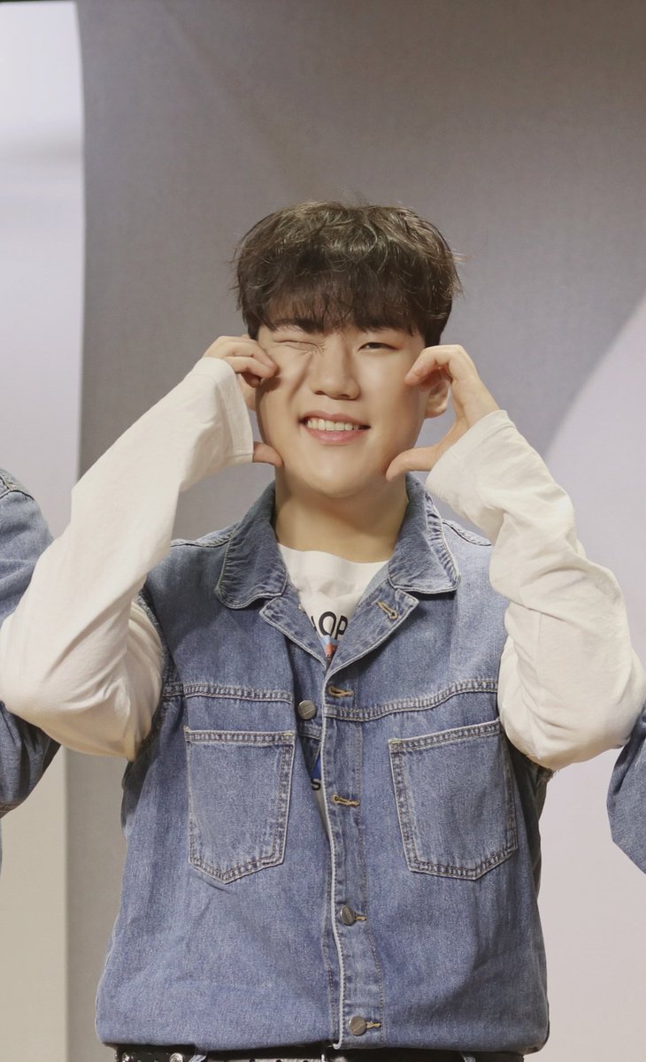 막둥이 생일 축하해
믿고듣는 노래로 항상 감동을 주는 너를 우리 모두가 사랑한단다 
소중한 보물이 세상에 나온날, 오늘 누구보다 행복한 하루 보내자
#포르테나 #김성현 
#HappySeongHyeonDay