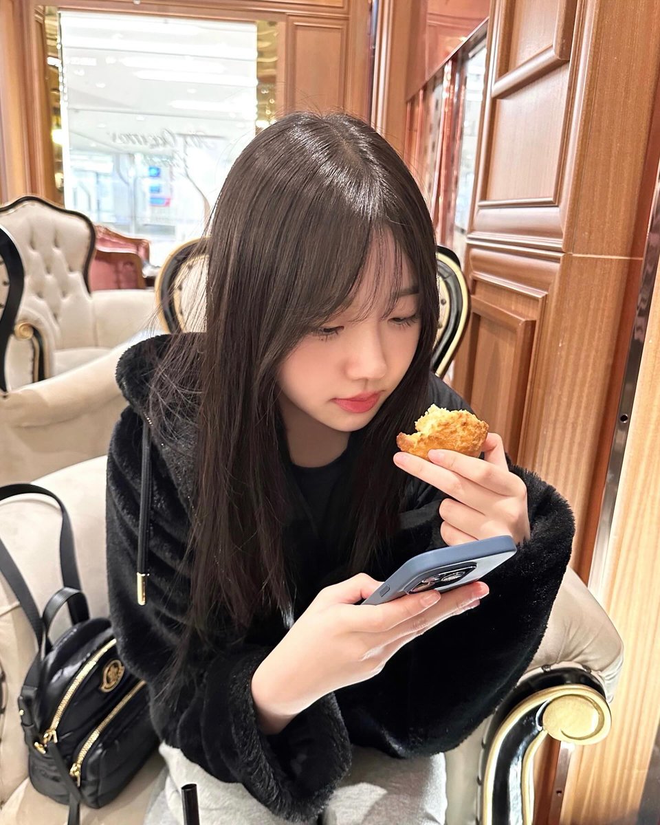 AliceDisseBR's tweet photo. [📸 · 01.02.24] Karin em seu Instagram pessoal (karinnyday):

"Bbangbangbuk ☺️💛"

#ALICE #앨리스 #KARIN #가린 @IOK_ALICE https://t.co/fQIFK1TnbX