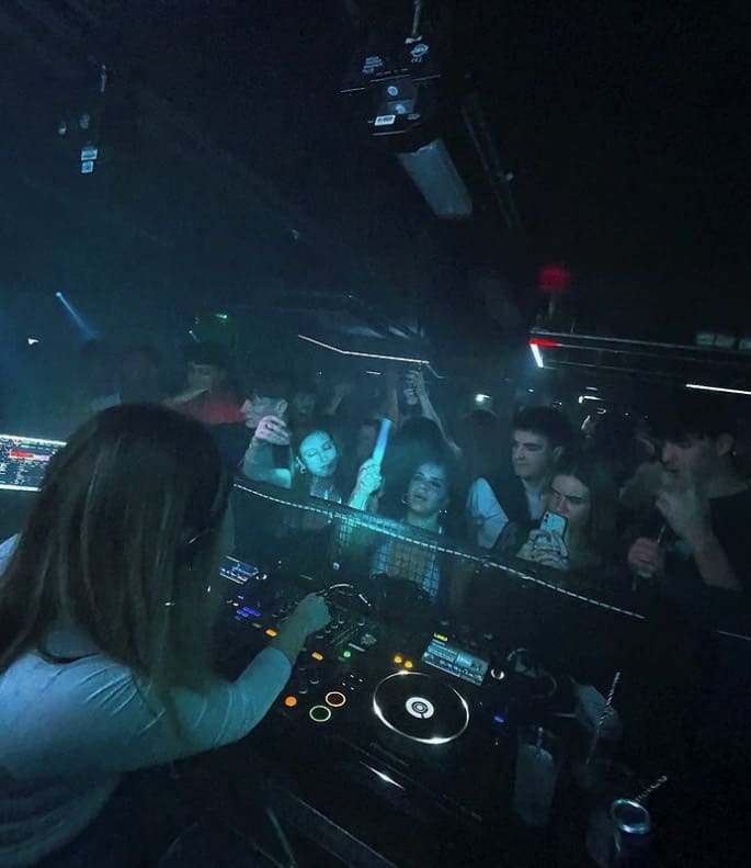 stormdjs's tweet photo. Experience the magic of DJ Suzie Lau 🎧 From House to Hip Hop, she's got your beats covered! 🎶 Proven crowd-pleaser across Yorkshire and London, now rocking Leeds every weekend! 🎉 Book now for a top-notch DJ experience! #DJBooking #Music #PartyTime 🥳
https://t.co/v39iYR1YSc https://t.co/1hocnKVvbl