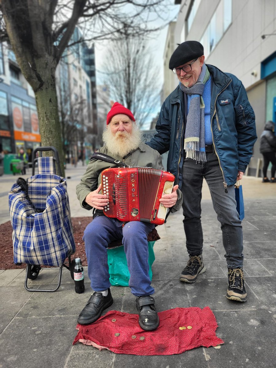 RTERadio1's tweet photo. #TheCountyMeasure visits Limerick.
From the sparkling cultural scene of Limerick City, the unique ambience of Abbeyfeale and Kilmallock, to the splendour of the Shannon, Vincent takes a measure of all that 'the treaty county' has to offer
Bank Holiday Monday from 11am 📻🥳 https://t.co/gXl1VmZs2U