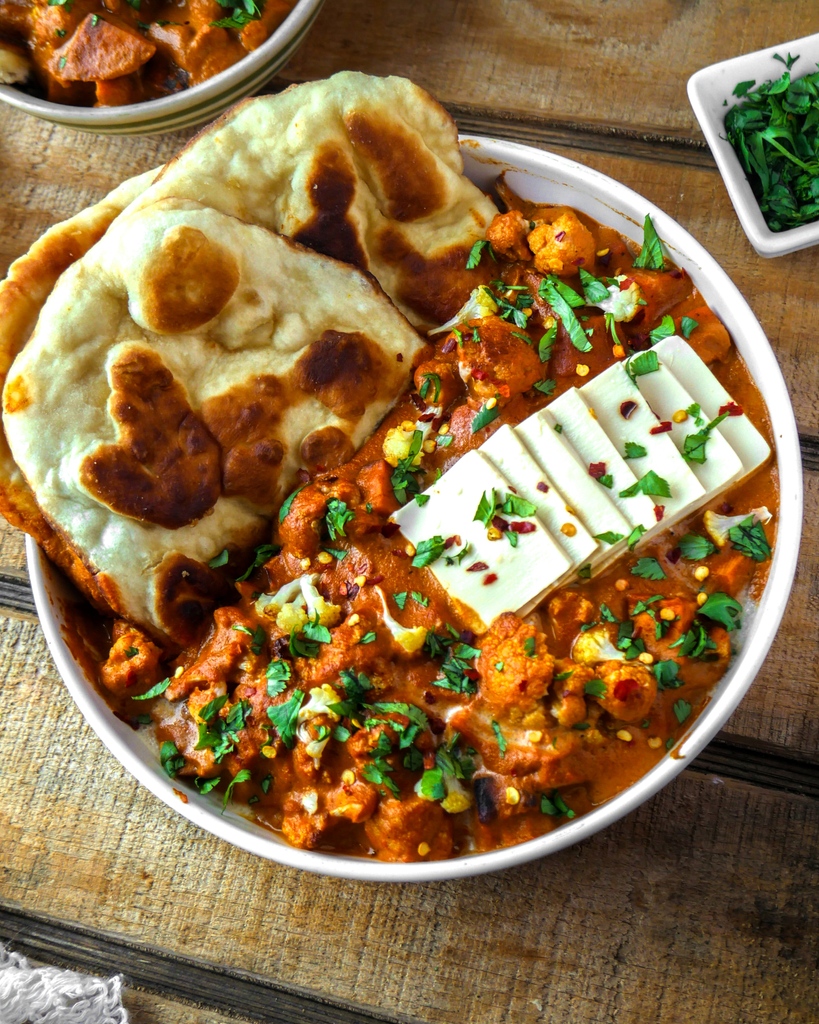 Let's talk about comfort food – this Tofu #VeganCurry by Noha (📸: leeksnbeets) paired with vegan naan bread. It's a culinary experience that goes beyond taste; it's an exploration of textures, aromas, and irresistible #SouthAsianfood flavors. 

SHARE this post with a friend!⁠