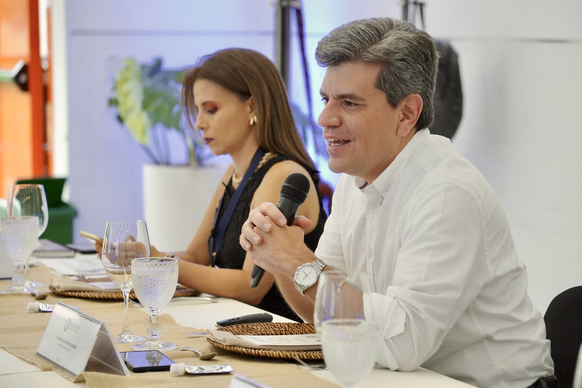 UniversidadCES's tweet photo. Recibimos la visita de los secretarios y directores de Medellín y el Área Metropolitana, quienes nos acompañan para compartir ideas, experiencias y metas por forjar una colaboración sólida en beneficio y desarrollo de nuestra ciudad.

#UniversidadCES #CESCiudad https://t.co/5IrmqKtIVn