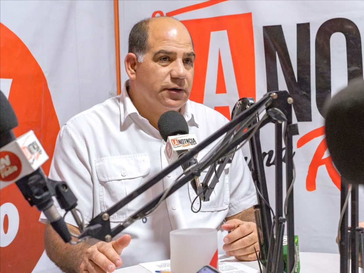 alcaldiabbhy's tweet photo. 📻#EnlaceRadialBabahoyo | 
El alcalde @GustavoBarquetM ofreció un enlace radial donde se refirió a temas relacionados a la #SeguridadCiudadana, la #ObraPública y #AccionesInmediatas ante la etapa invernal  en #Babahoyo. https://t.co/1rWQpfbeLC