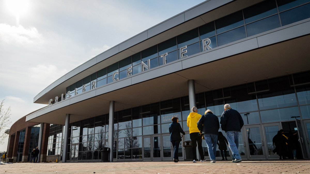 UMichAthletics's tweet image. University of Michigan to Begin Alcohol Sales at Crisler Center, Yost Ice Arena on Feb. 2

INFO »  myumi.ch/8epbk
