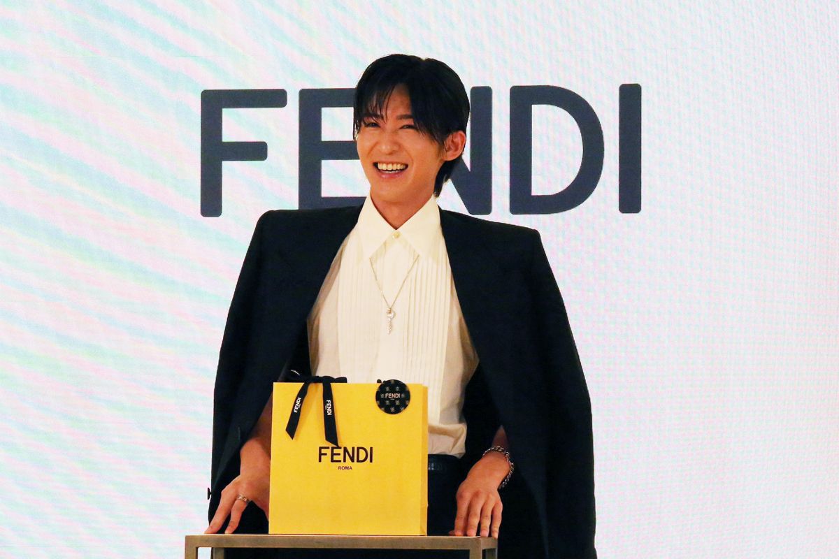 Muito chique | Ren Meguro é o mais novo embaixador da FENDI JAPAN 😍🖤✨ #目黒蓮