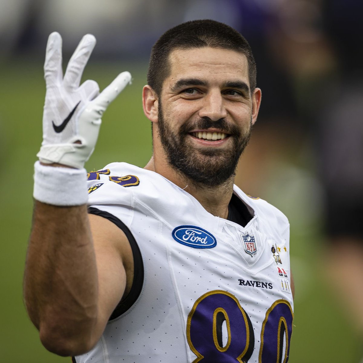 Wow: #Ravens TE Mark Andrews saved the life of a woman who was having a medical emergency on a plane today, per <a href="/NaturalSprings/">Andrew Springs</a> 

The woman couldn’t breathe and had a weak pulse, which compelled Mark Andrews to ask if her blood sugar was low and pull out his diabetic testing kit