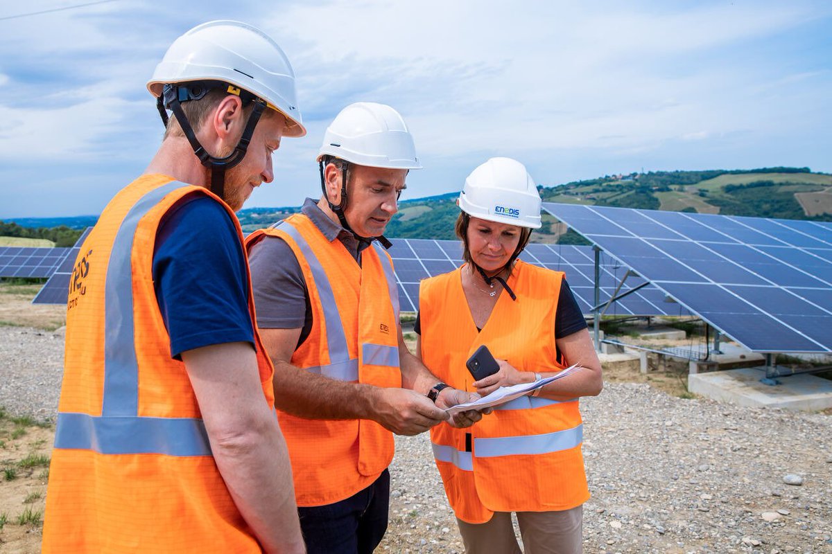 En 2023, @Enedis a raccordé plus de 200 000 installations de production d’énergie renouvelable, soit une puissance inédite de 4,2 GW contre 3,7 en 2022. 👏 Un nouveau record qui contribue à la #TransitionÉcologique de la France.