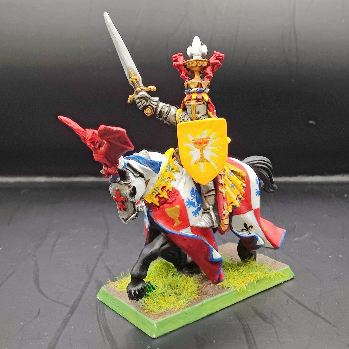 90percentgeek's tweet photo. If you see this, post a knight!

How about four of them! https://t.co/ITJxAuyYRx