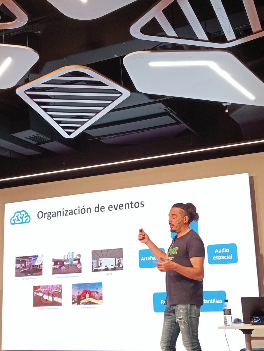 ycnannamela's tweet photo. Eventos con audio espacial, un pequeño detalle pero gran sensación UX escuchar voz a distancias diferentes #MicrosoftMesh #teams @NTTDataSpain @ProdwareES #azurebrains https://t.co/7Iw8v5xiio