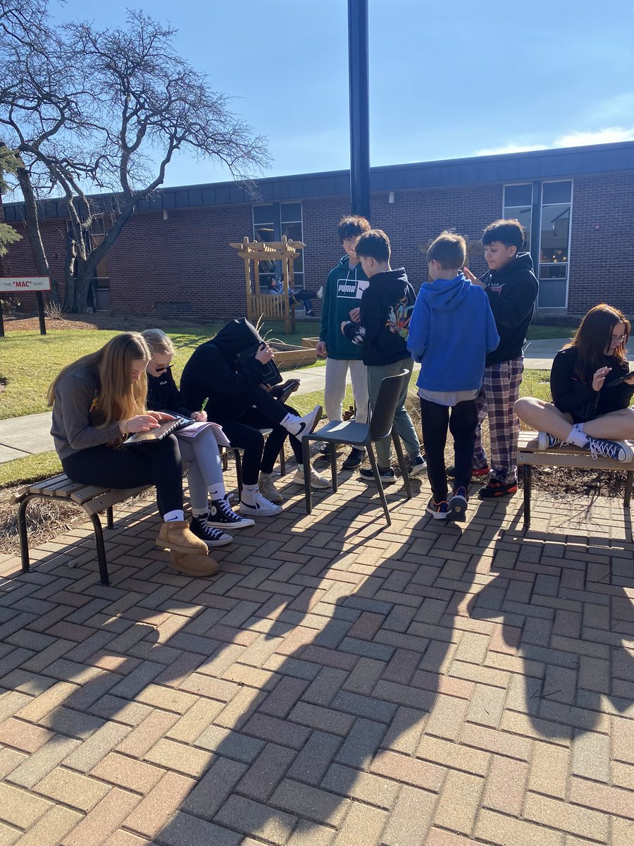 !Feliz febrero! Hope this month brings us sunshine and warmer weather. <a href="/D23MacArthur/">MacArthur M.S.</a>