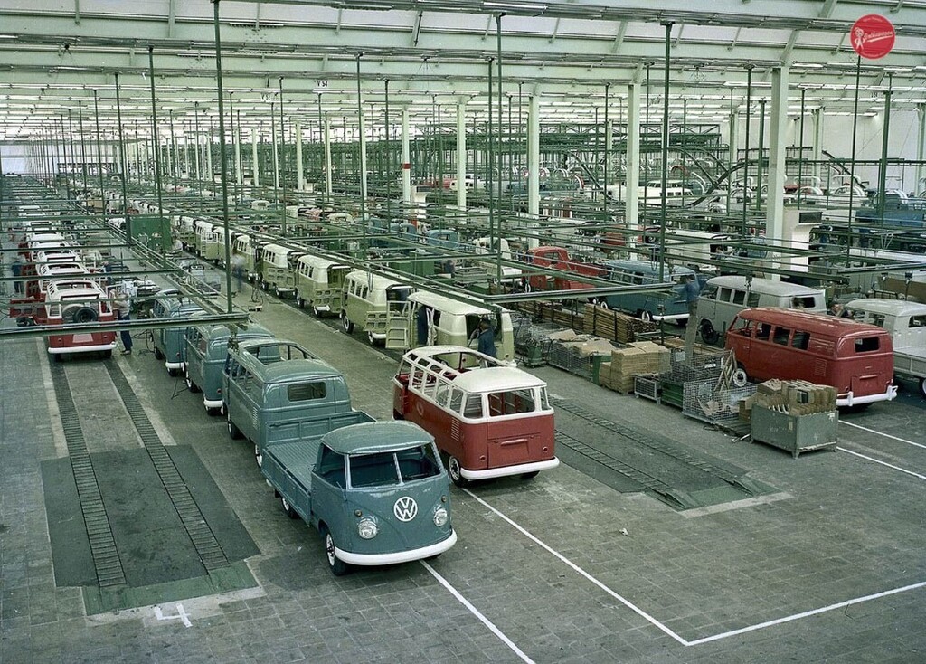 VW assembly lanes. #diecastmax #vwt1 #vwcombi #combi #vwbus #vwvan instagr.am/p/C20GyubuqGJ/