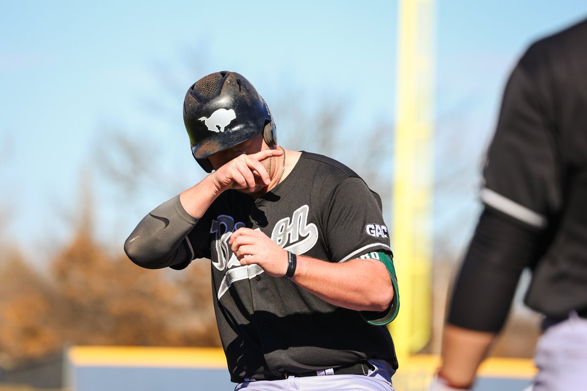 OBU_Baseball's tweet photo. 2 more HRs courtesy of Troy and Alex!

Schro has ✌️today

B5 | OBU 12, PSU 4

#OnToVictory https://t.co/l1uHMLc4mF