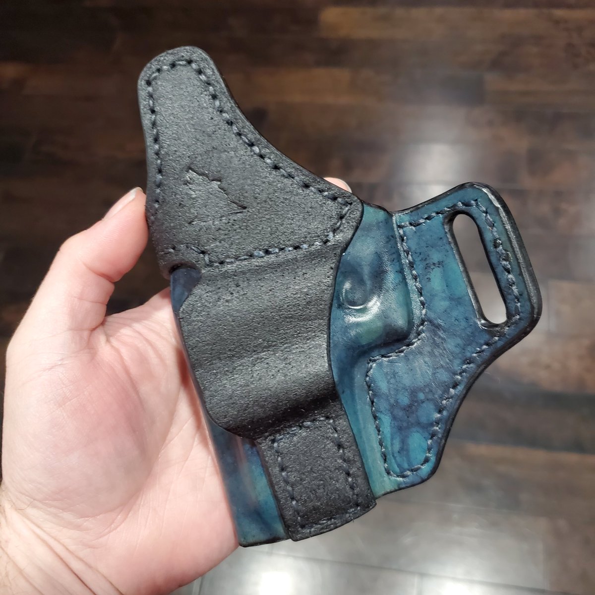 Wolf_Mt_Leather's tweet photo. Available G19 Blue and Black holster.
#g19 #glock #customleatherwork #wolfmountainleather #handmade https://t.co/3JfRNkFXhU