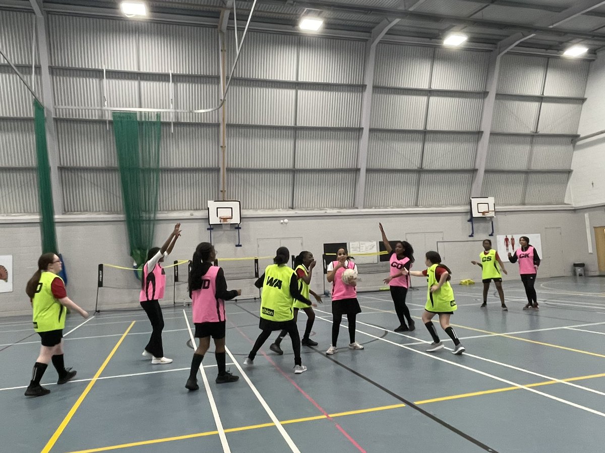 @stedcamp Netball Practice tonight! Great attendance. Well done girls. Same
Again next week please #thesegirlscan #loveafterschoolsport