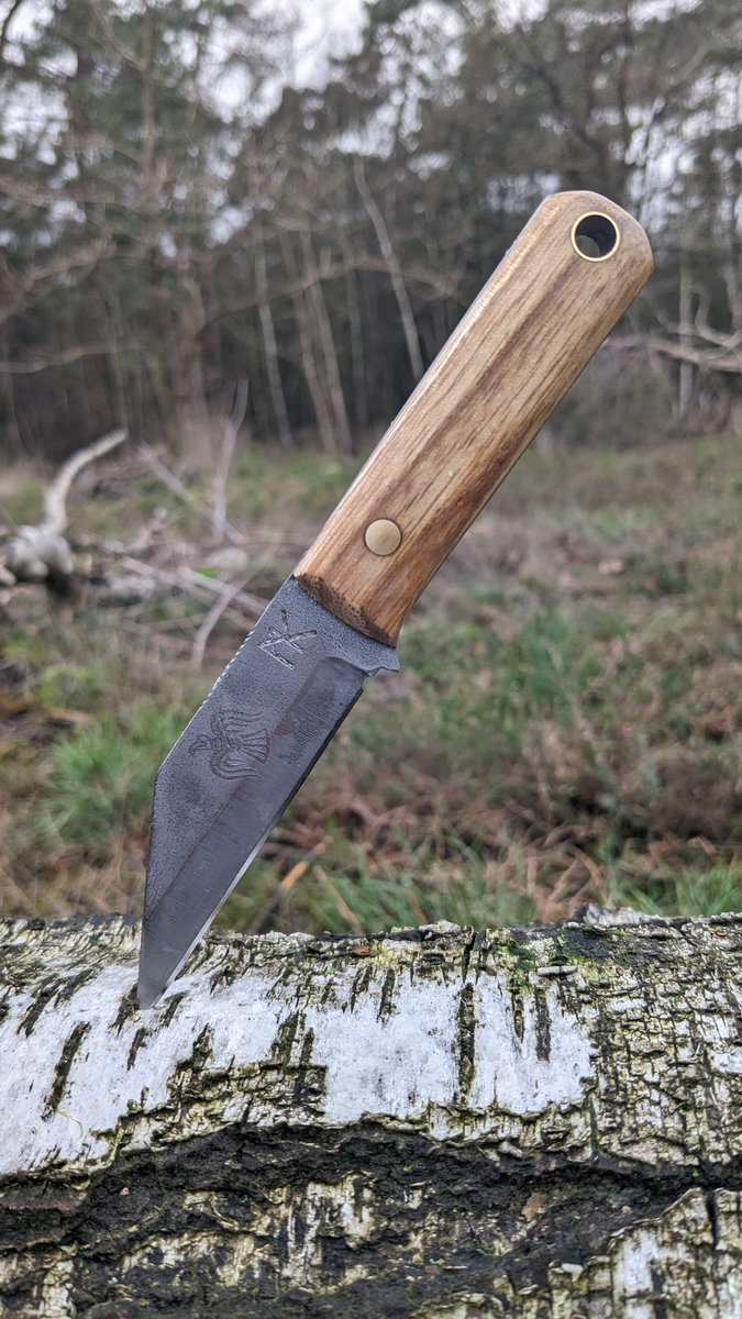 CastricumKnives's tweet photo. Handmade 17cm full tang germanic norse seax knife with ash handle.

€119 check the link in my profile.

O2 Steel

Blade Length: 8.5cm

Blade Thickness: 3.4mm

Blade Height: 24mm

Handle Length: 8.5cm

Handle Thickness:14mm 

Handle Height: 22mm https://t.co/NJeeUpk8zt