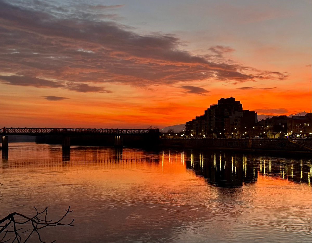#tortosa#baixebre#terresdelebre #catalunya#catalonia#ebre#catalunyaexperience#postadesol#turismetortosa#😍peró que postes de sol tenim a Tortosa !!😍😍😍❤️