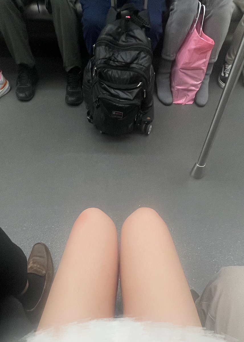 krysstallllll's tweet photo. 搭車多啲望下對面
可能會有嘢睇😌 https://t.co/kTWLHyDRRM
