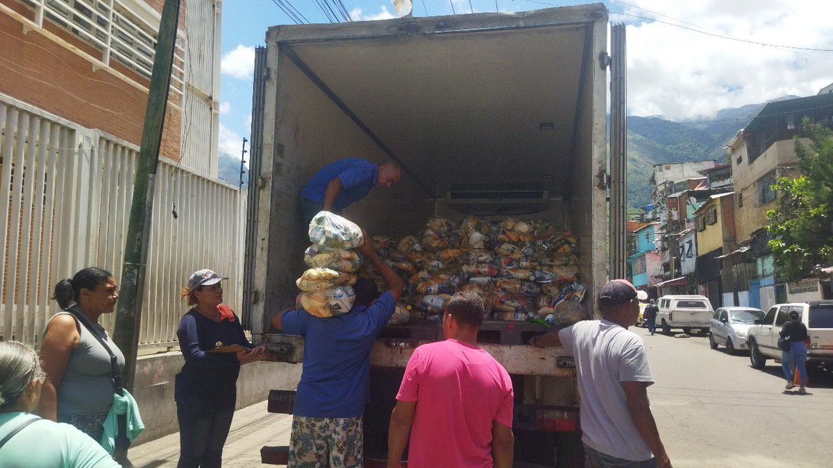 LogicasaOficial's tweet photo. #01Feb || La Empresa #Logicasa es pionera en ofrecer servicios logísticos, por ello, seguimos fortaleciendo el Plan de la Nación de Distribución de Alimentos, garantizando el despliegue de nuestra flota vehicular para cumplir con la #MisiónAlimentación.
#FebreroAntiimperialista https://t.co/DtLIaNG57h