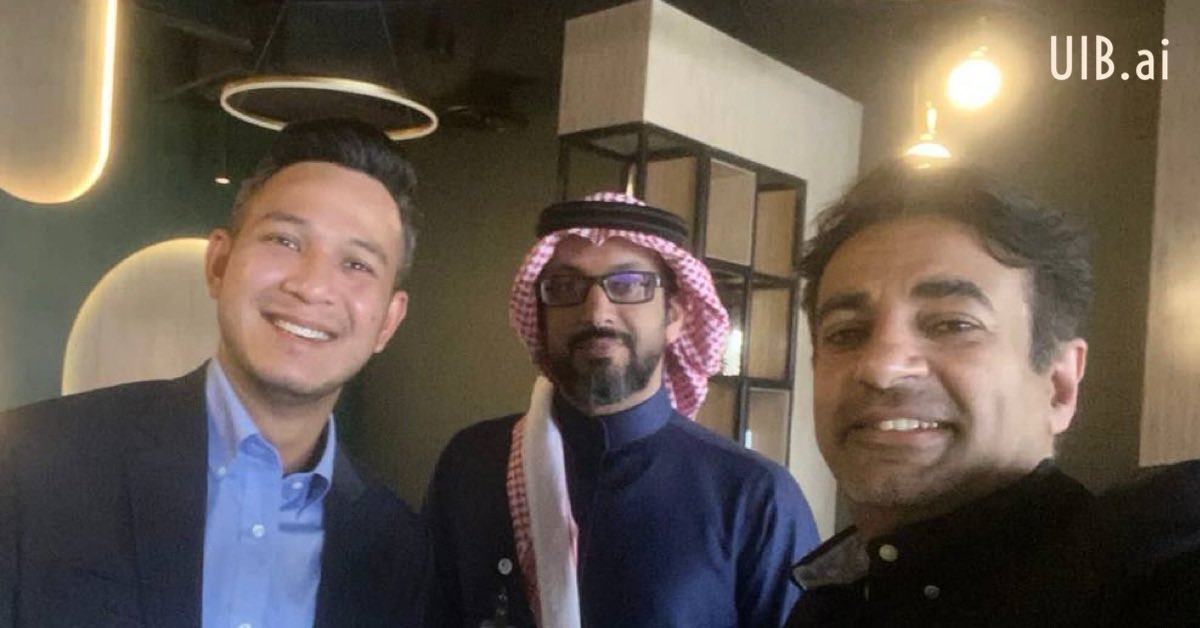 UIB’s Muzzamel Mazidee with @MSEGAT’s Ali Alfuhaydi and @t2_ltd’s Eyad Almaskati in #Riyadh, #SaudiArabia talking growth via #omnichannel #ConversationalAI and #GenerativeAI. Check out #RiCH at t2.sa/en/product/rich and #Msegat at t2.sa/en/product/mse…! 🤖💬🗣🇸🇦 #Chatbots #AI