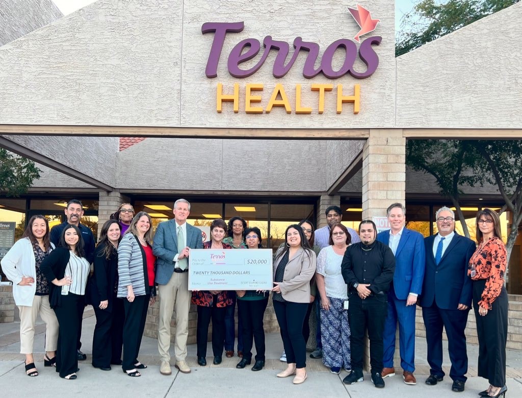 Thank you to @diamondcasinos West Valley for your generosity and support of Terros! Support like this helps us save lives in our community every day through our substance use treatment programs. 🧡 #communitypartners #communitysupport #phoenixarizona #glendaleaz