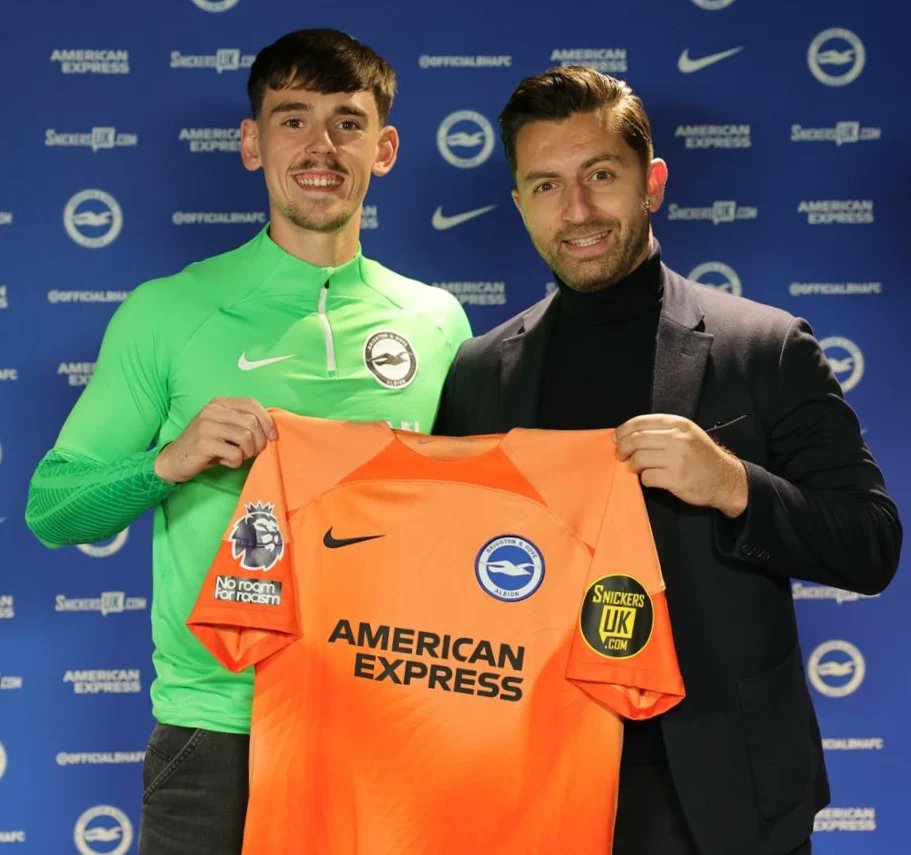 AscendSportsG's tweet photo. Signed &amp; sealed 📝 Steven Hall is an @OfficialBHAFC player. Big things coming! https://t.co/S8k3OYi7hc